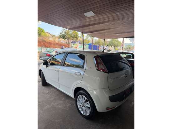FIAT-PUNTO-1.6 ESSENCE 16V FLEX 4P MANUAL FIAT-PUNTO-2016