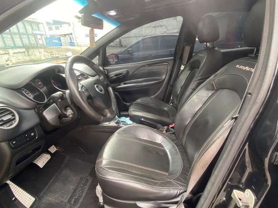 FIAT-PUNTO-1.8 BLACKMOTION 16V FLEX 4P AUTOMATIZADO FIAT-PUNTO-2014