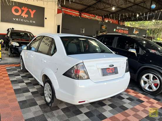 FORD-FIESTA-2013