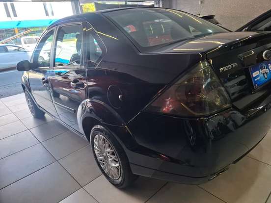 FORD-FIESTA-2012
