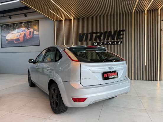 FORD-FOCUS-2011