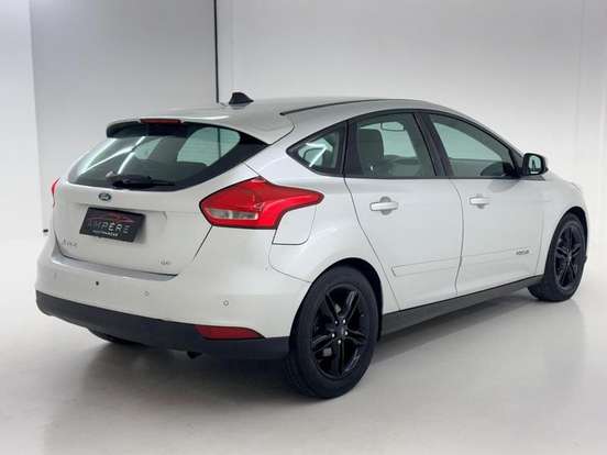 FORD-FOCUS-2015
