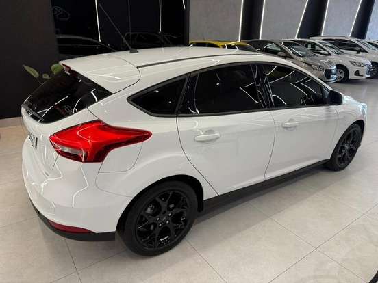 FORD-FOCUS-2.0 SE 16V FLEX 4P POWERSHIFT FORD-FOCUS-2015