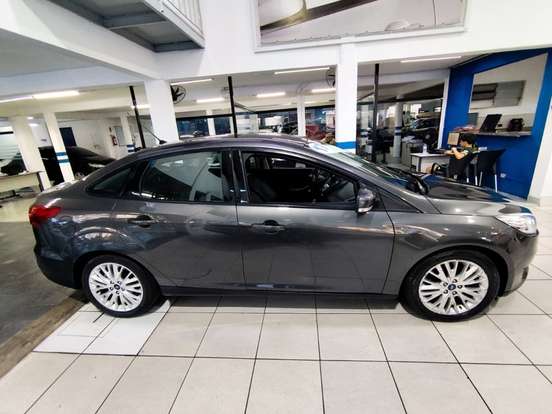 FORD-FOCUS-2017