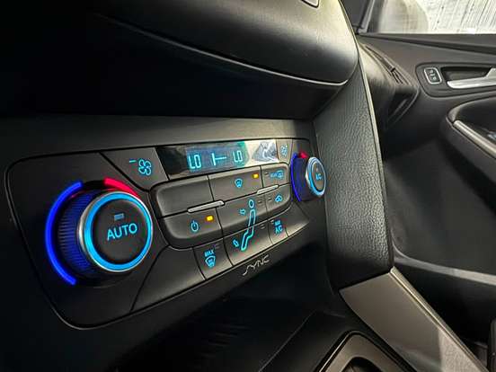 FORD-FOCUS-2015