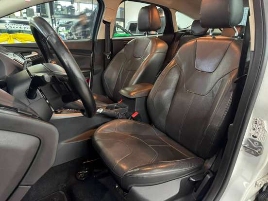 FORD-FOCUS-2015