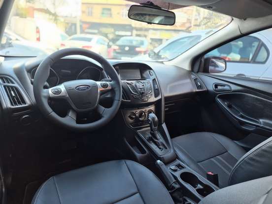FORD-FOCUS-2014