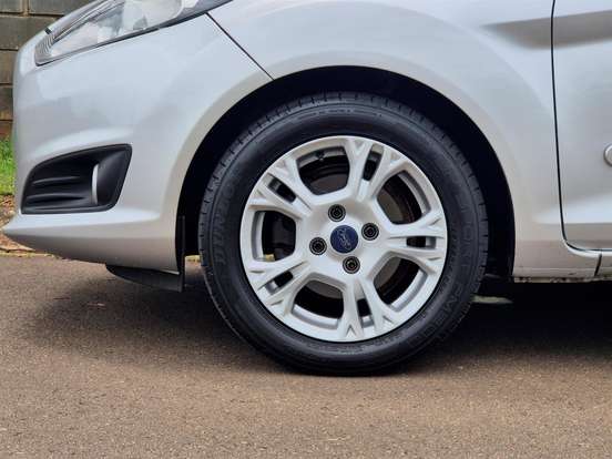 FORD-FIESTA-2015