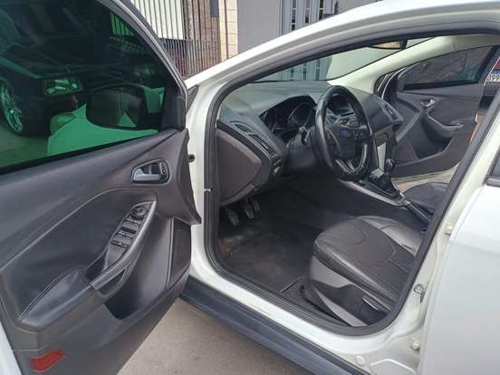 FORD-FOCUS-2015
