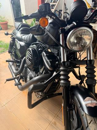 HARLEY-DAVIDSON SPORTSTER IRON 883 