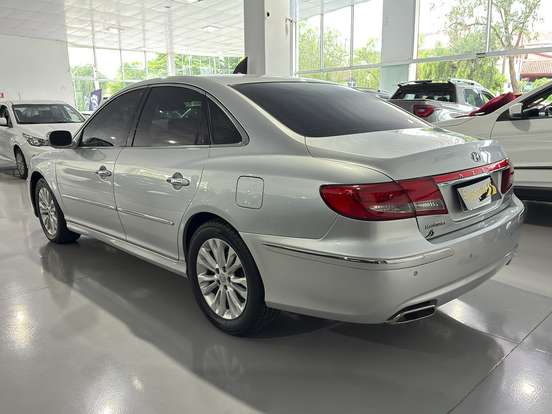 HYUNDAI-AZERA-2010