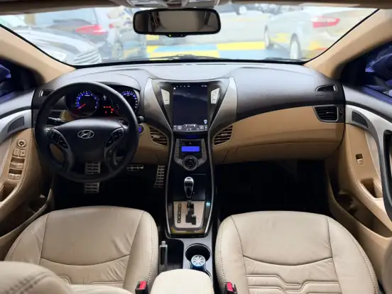 HYUNDAI-ELANTRA-2012