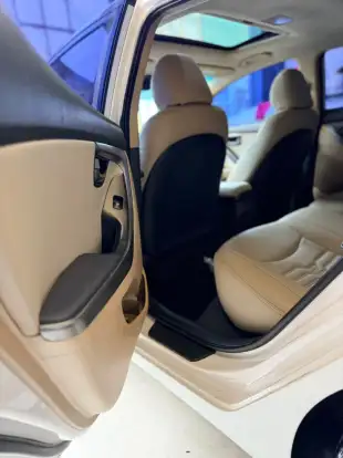 HYUNDAI-ELANTRA-2012