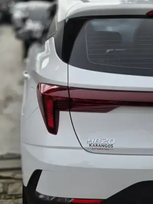 HYUNDAI-HB20-2023