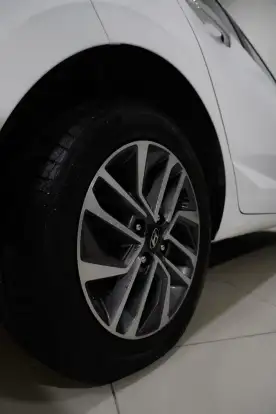 HYUNDAI-HB20-2024