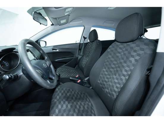 HYUNDAI-HB20-1.6 COMFORT PLUS 16V FLEX 4P MANUAL HYUNDAI-HB20-2015