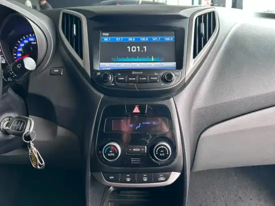 HYUNDAI-HB20S-2017