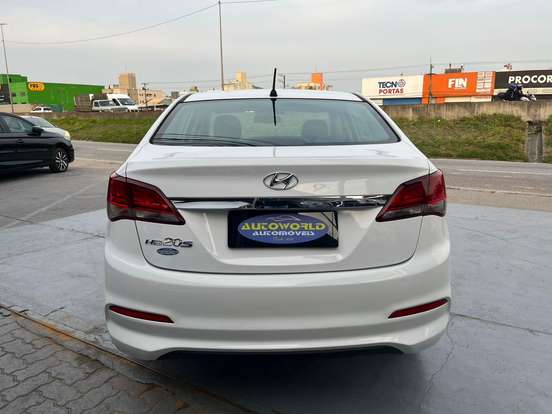 HYUNDAI-HB20S-2015