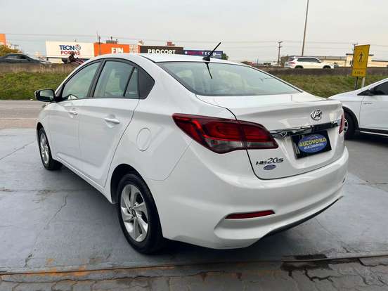 HYUNDAI-HB20S-2015