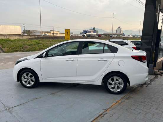 HYUNDAI-HB20S-2015