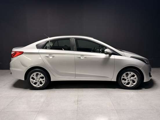 HYUNDAI-HB20S-1.6 COMFORT PLUS 16V FLEX 4P MANUAL HYUNDAI-HB20S-2018