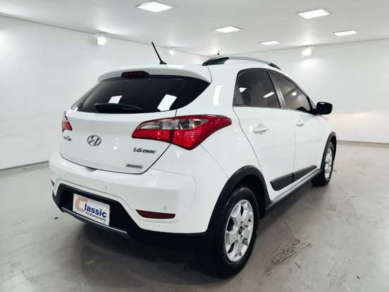HYUNDAI-HB20X-2013