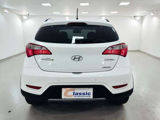 HYUNDAI-HB20X-1.6 16V PREMIUM FLEX 4P AUTOMÁTICO HYUNDAI-HB20X-2013