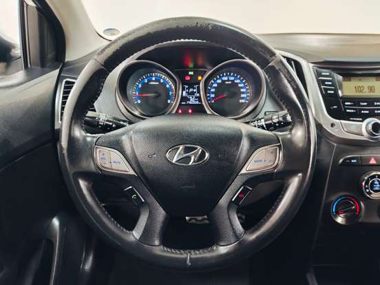 HYUNDAI-HB20X-1.6 16V PREMIUM FLEX 4P AUTOMÁTICO HYUNDAI-HB20X-2013