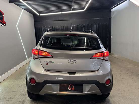 HYUNDAI-HB20X-1.6 16V PREMIUM FLEX 4P AUTOMÁTICO HYUNDAI-HB20X-2016