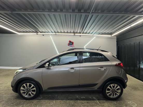 HYUNDAI-HB20X-2016