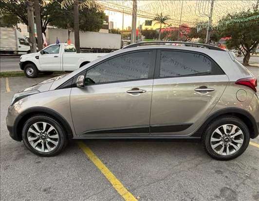 HYUNDAI-HB20X-2016