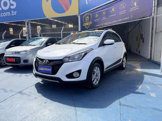 HYUNDAI-HB20X-2015