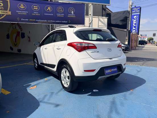 HYUNDAI-HB20X-2015