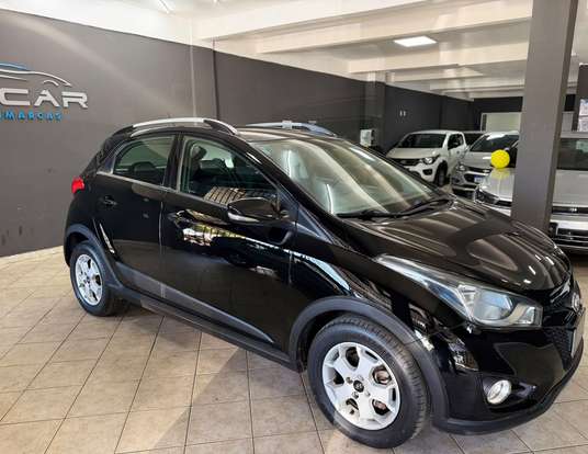 HYUNDAI-HB20X-2013