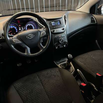 HYUNDAI-HB20X-2017