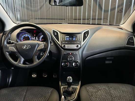 HYUNDAI-HB20X-1.6 16V STYLE FLEX 4P MANUAL HYUNDAI-HB20X-2017