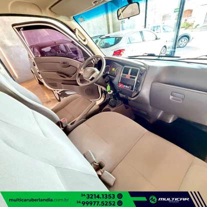 HYUNDAI-HR-2.5 LONGO COM CAÇAMBA 4X2 16V 130CV TURBO INTERCOOLER DIESEL 2P MANUAL HYUNDAI-HR-2013