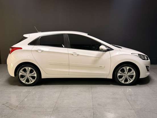 HYUNDAI-I30-1.8 MPI 16V GASOLINA 4P AUTOMATICO HYUNDAI-I30-2014