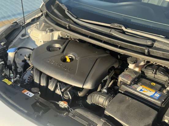 HYUNDAI-I30-1.8 MPI 16V GASOLINA 4P AUTOMATICO HYUNDAI-I30-2015