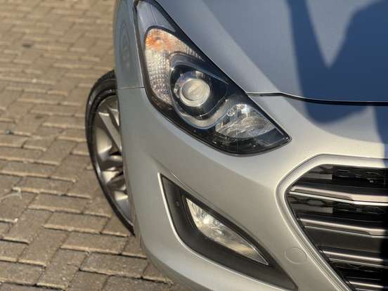 HYUNDAI-I30-1.8 MPI 16V GASOLINA 4P AUTOMATICO HYUNDAI-I30-2015