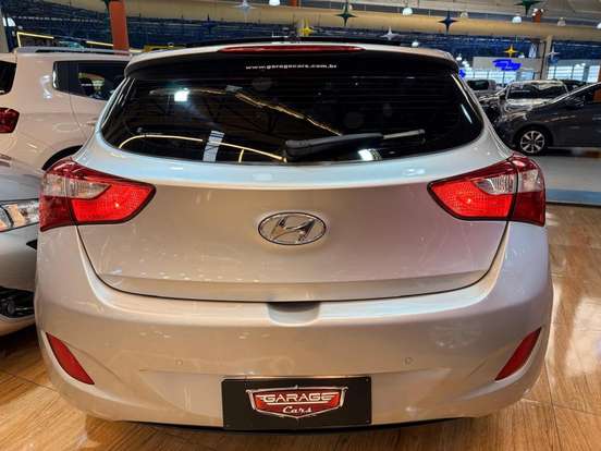 HYUNDAI-I30-1.8 MPI 16V GASOLINA 4P AUTOMATICO HYUNDAI-I30-2015