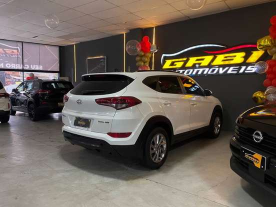 HYUNDAI-TUCSON-2021