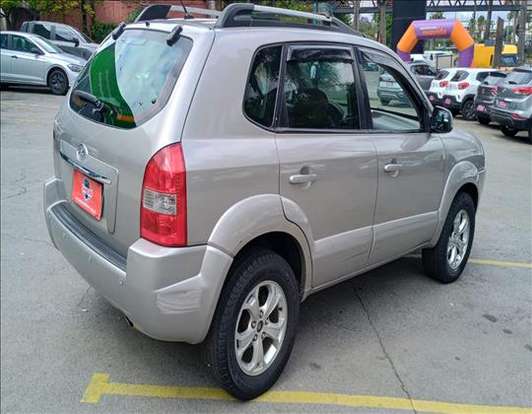 HYUNDAI-TUCSON-2.0 MPFI GL 16V 2WD GASOLINA 4P AUTOMÁTICO HYUNDAI-TUCSON-2011