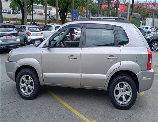 HYUNDAI-TUCSON-2.0 MPFI GL 16V 2WD GASOLINA 4P AUTOMÁTICO HYUNDAI-TUCSON-2011