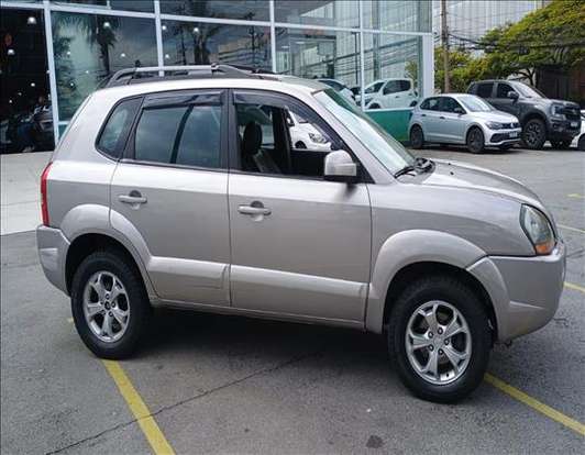 HYUNDAI-TUCSON-2.0 MPFI GL 16V 2WD GASOLINA 4P AUTOMÁTICO HYUNDAI-TUCSON-2011