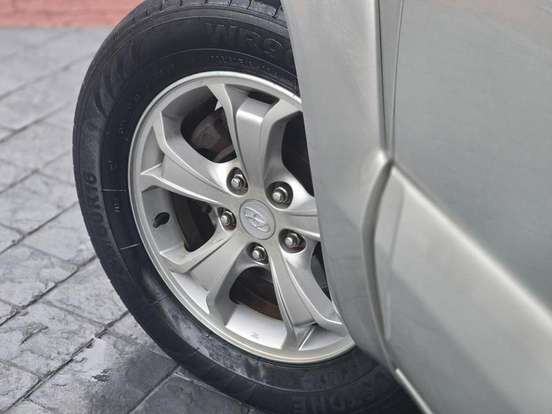 HYUNDAI-TUCSON-2.0 MPFI GL 16V 2WD GASOLINA 4P AUTOMÁTICO HYUNDAI-TUCSON-2011