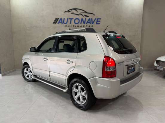 HYUNDAI-TUCSON-2.0 MPFI GL 16V 2WD GASOLINA 4P AUTOMÁTICO HYUNDAI-TUCSON-2011