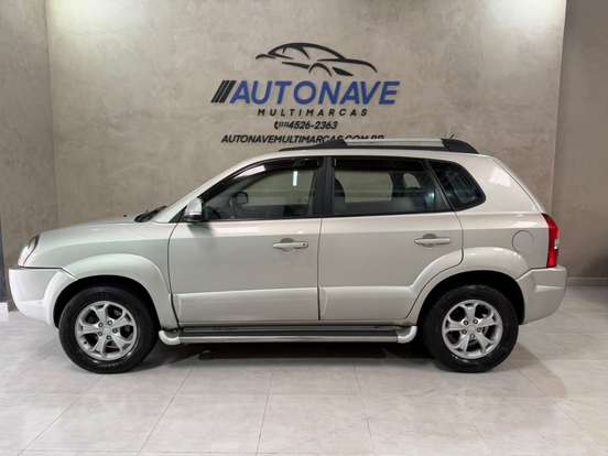 HYUNDAI-TUCSON-2.0 MPFI GL 16V 2WD GASOLINA 4P AUTOMÁTICO HYUNDAI-TUCSON-2011