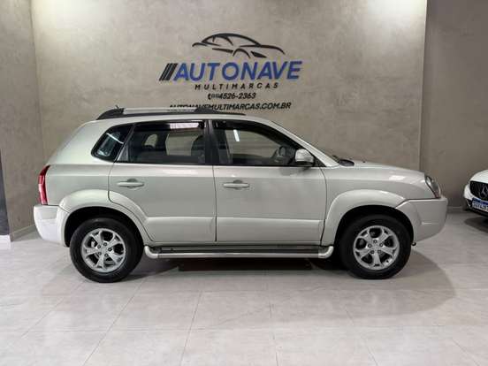 HYUNDAI-TUCSON-2.0 MPFI GL 16V 2WD GASOLINA 4P AUTOMÁTICO HYUNDAI-TUCSON-2011