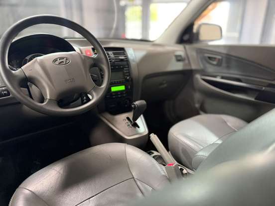 HYUNDAI-TUCSON-2.0 MPFI GL 16V 2WD GASOLINA 4P AUTOMÁTICO HYUNDAI-TUCSON-2011